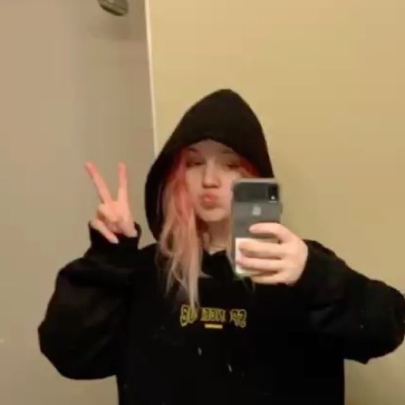 Meet your Posher, Amelie - Picture 1 of 1